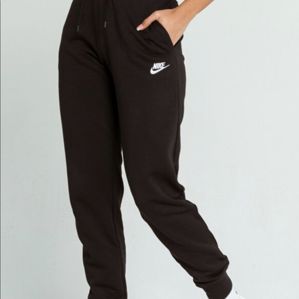 NIKE Essential women’s Slim Jogger Sweatpants